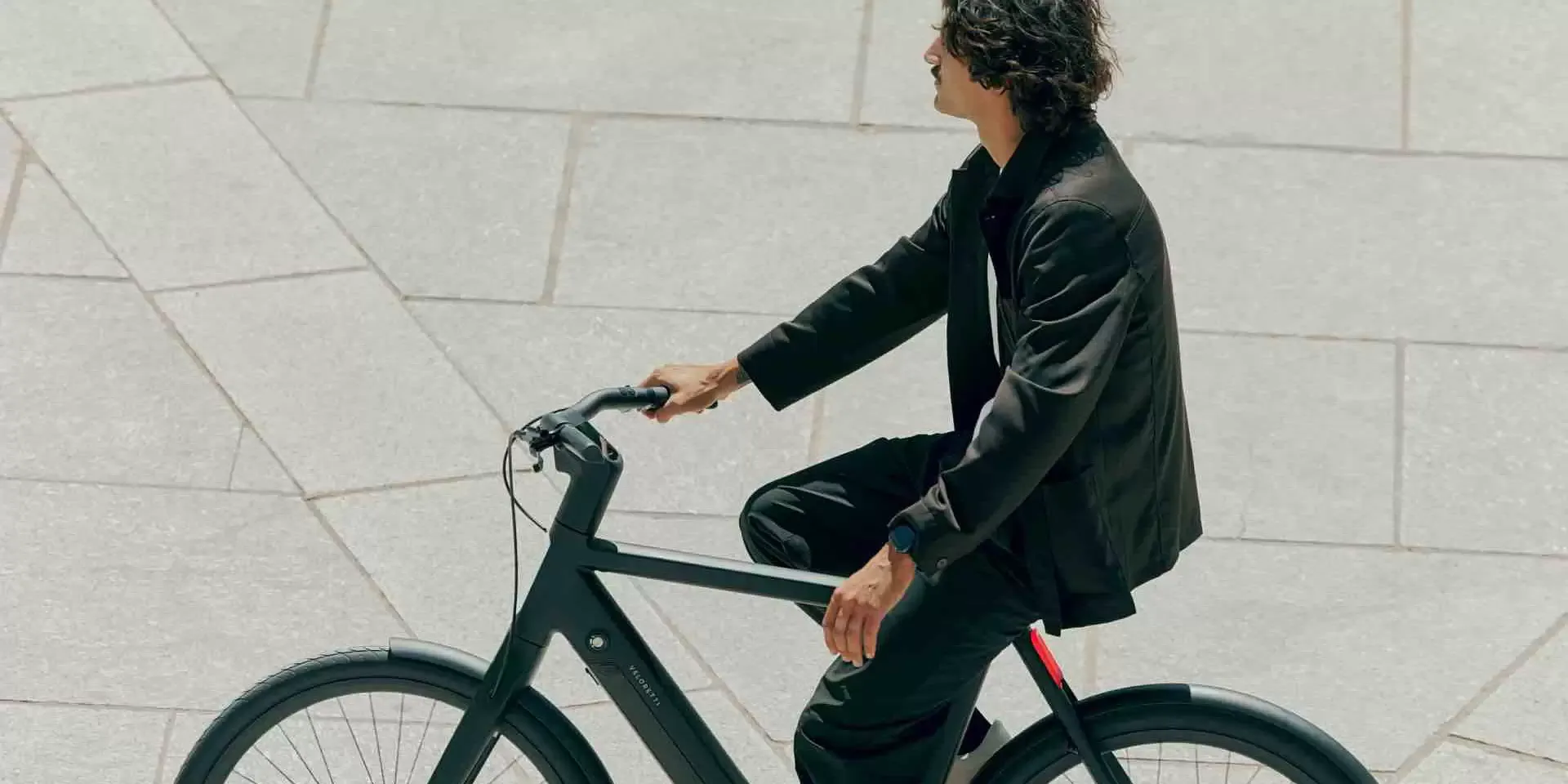 Afbeelding van een man op een Veloretti fiets