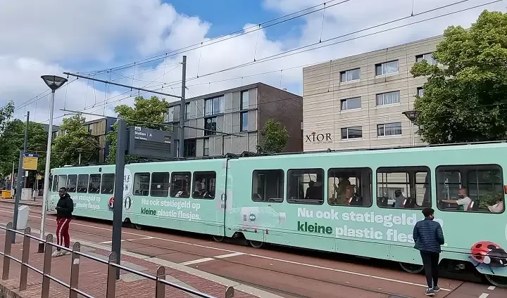 plastic-promo-tram