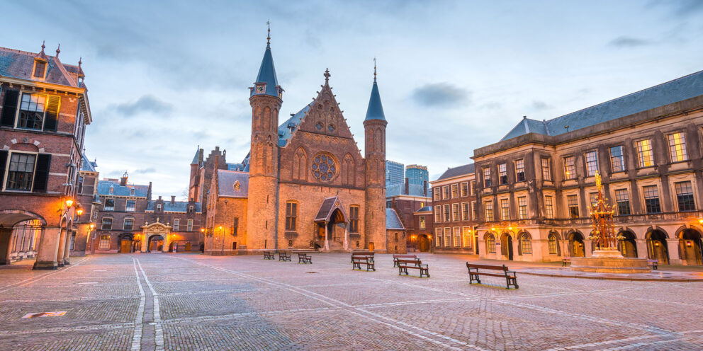 De overheid dreigt reclame-industrie de nek om te draaien