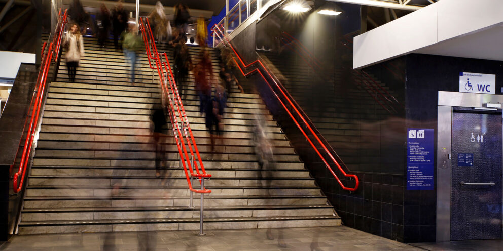 Lege schermen op NS stations