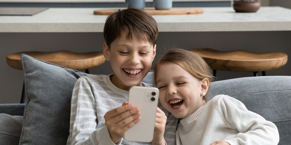 Iene Miene Media 2025: hoe vinden ouders belans tussen jonge kinderen en digitale media
